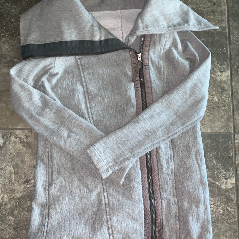 Lululemon Gray Sweatshirt Funnel Neck Asymmetrical  Jacket sz 8